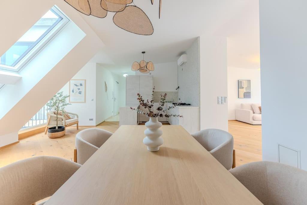 Neustift Deluxe Apartment เวียนนา ภายนอก รูปภาพ