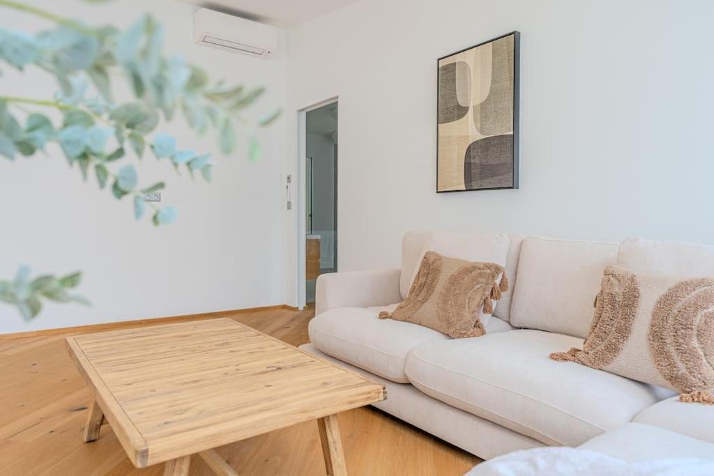 Neustift Deluxe Apartment เวียนนา ภายนอก รูปภาพ