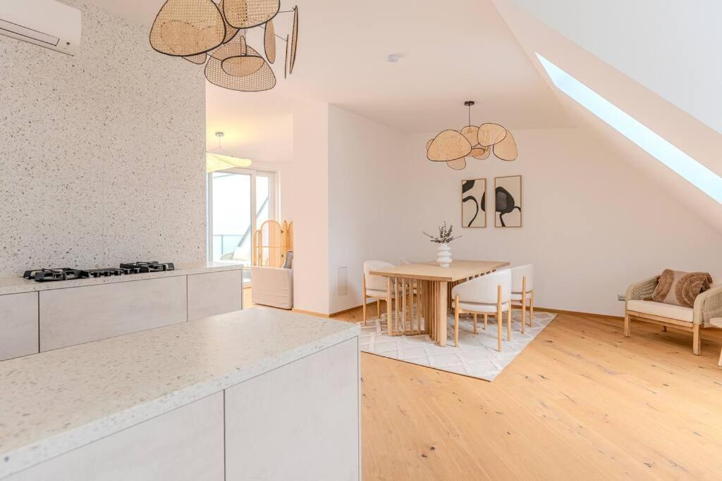 Neustift Deluxe Apartment เวียนนา ภายนอก รูปภาพ